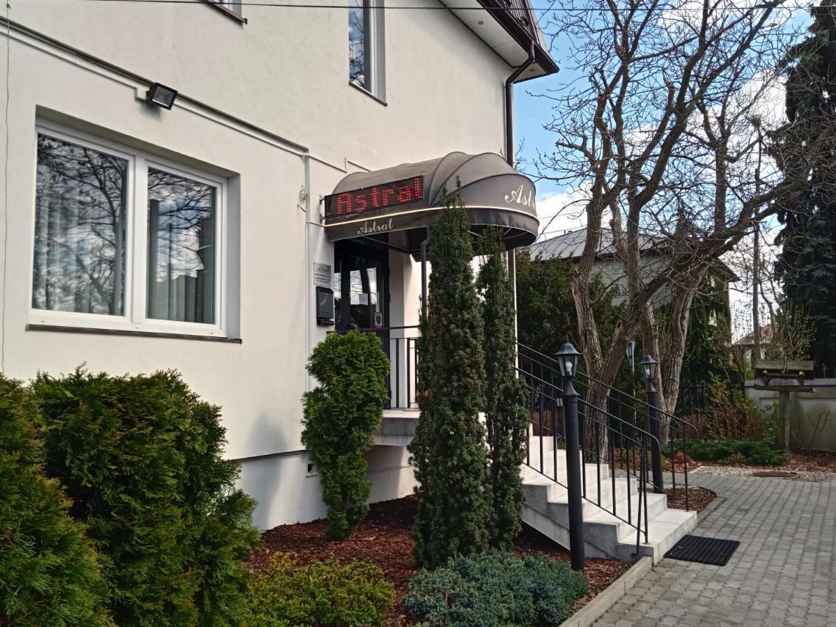 Astral Aparthotel Raszyn Bagian luar foto