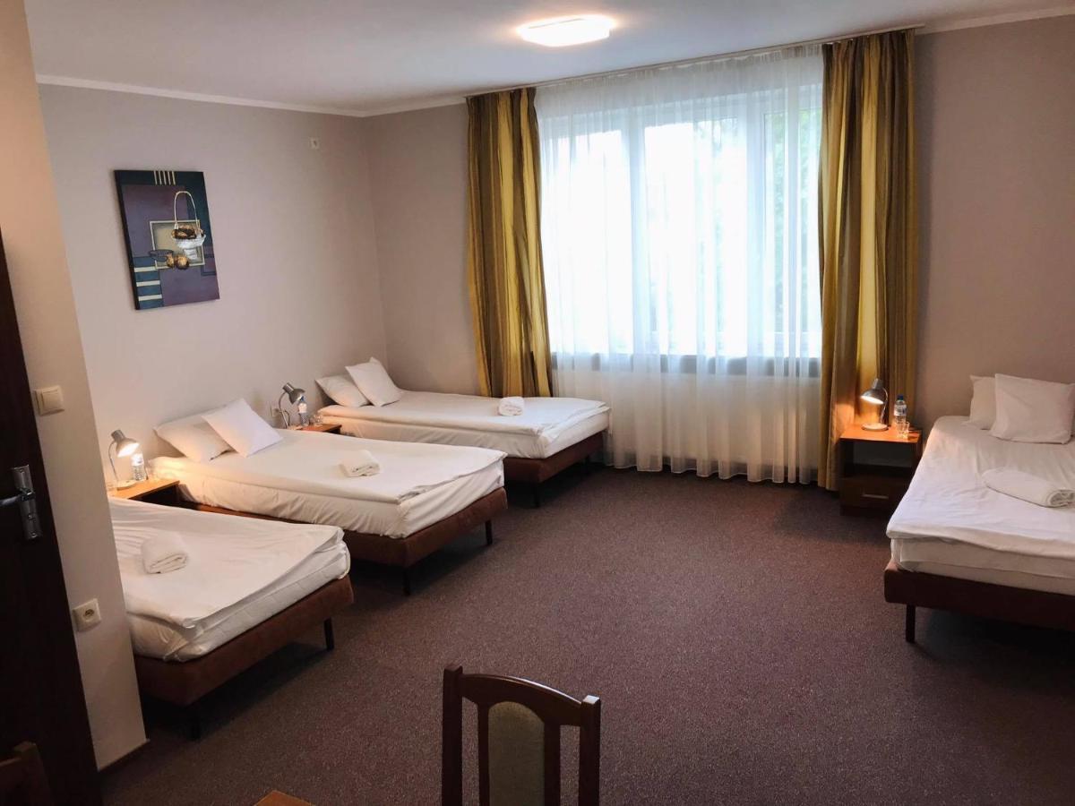 Astral Aparthotel Raszyn Bagian luar foto
