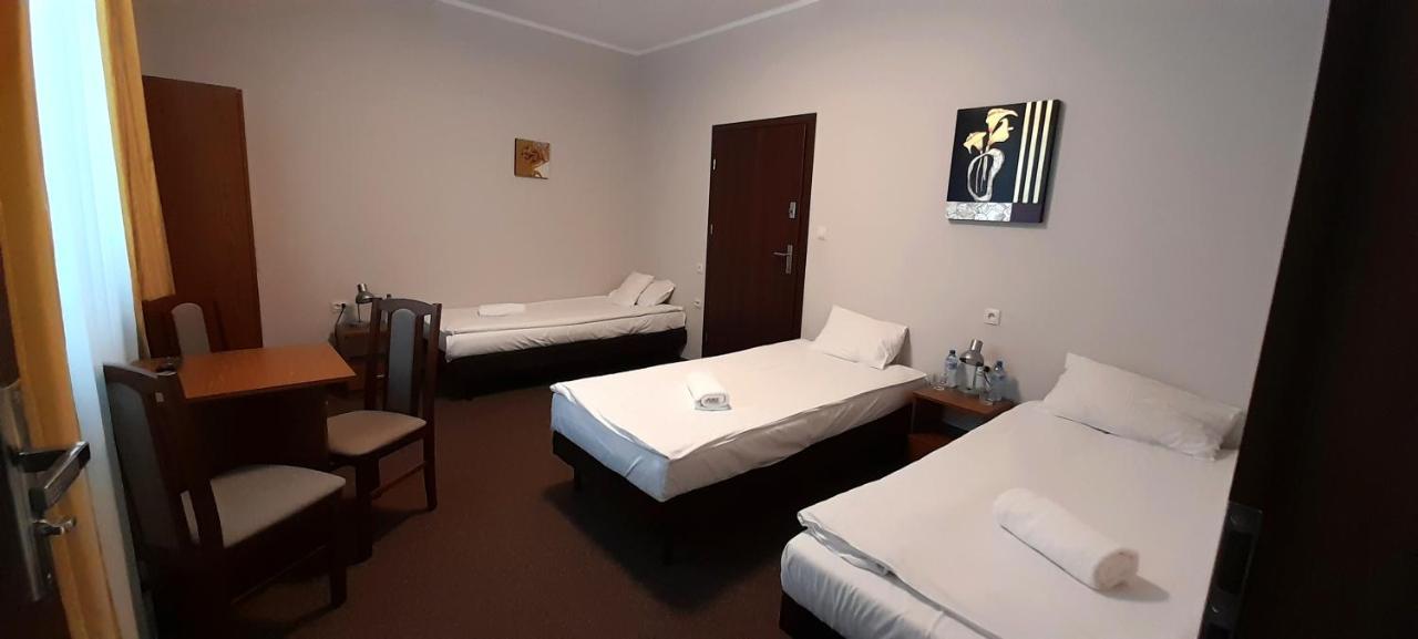 Astral Aparthotel Raszyn Bagian luar foto