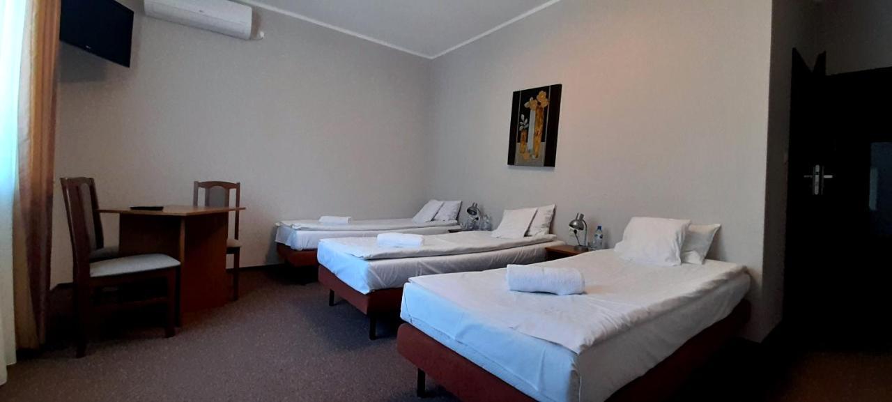 Astral Aparthotel Raszyn Bagian luar foto