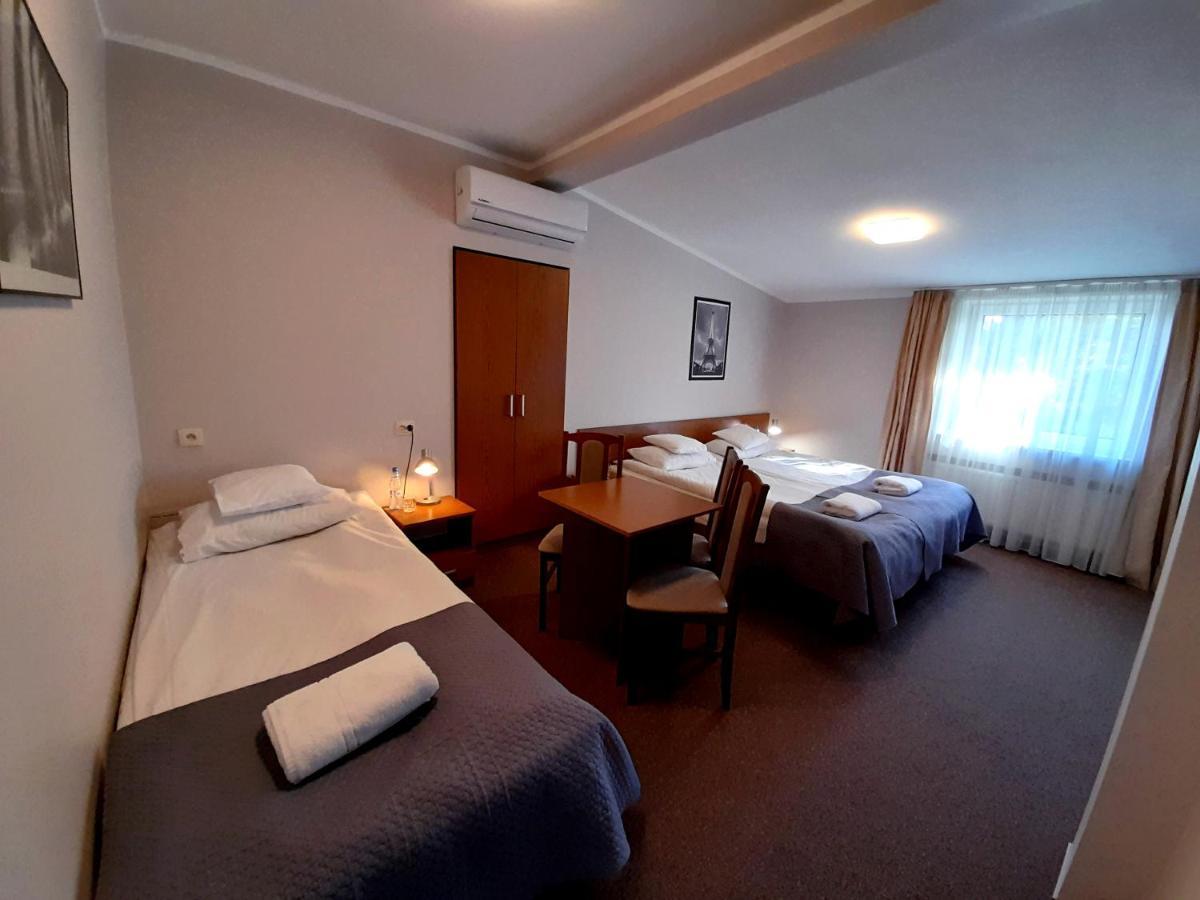 Astral Aparthotel Raszyn Bagian luar foto