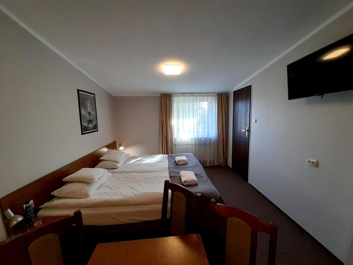 Astral Aparthotel Raszyn Bagian luar foto