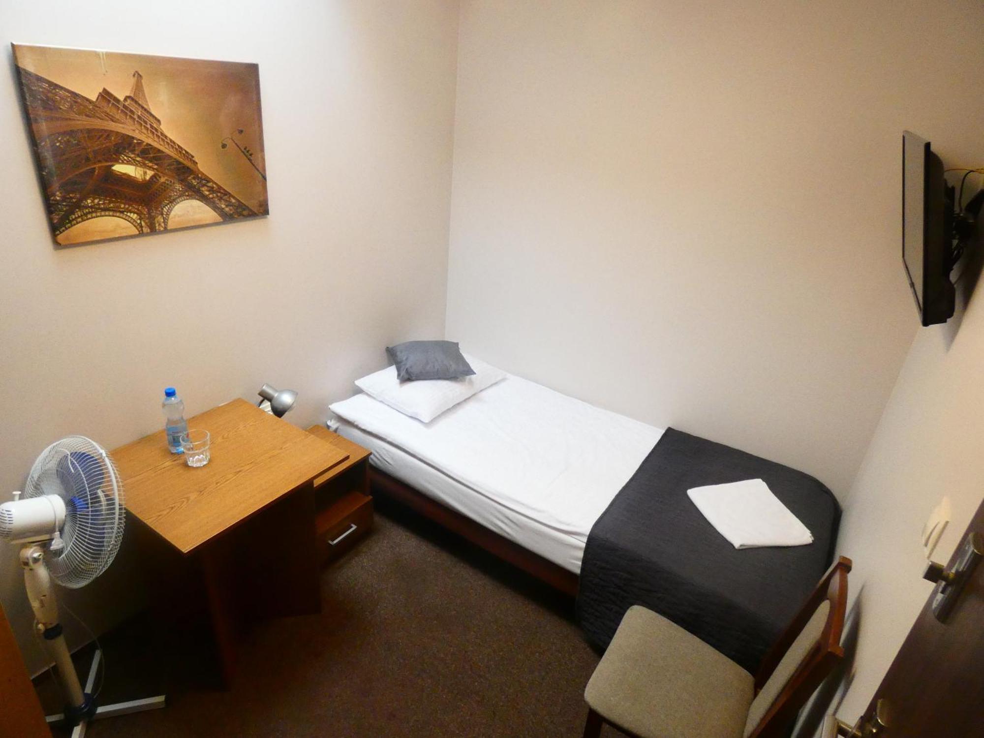 Astral Aparthotel Raszyn Bagian luar foto